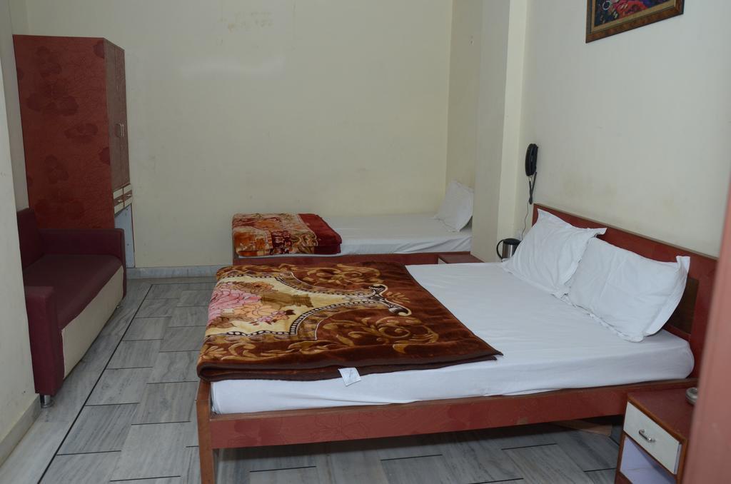 Oyo 15242 Hotel Rathi Palace Jaipur Room photo